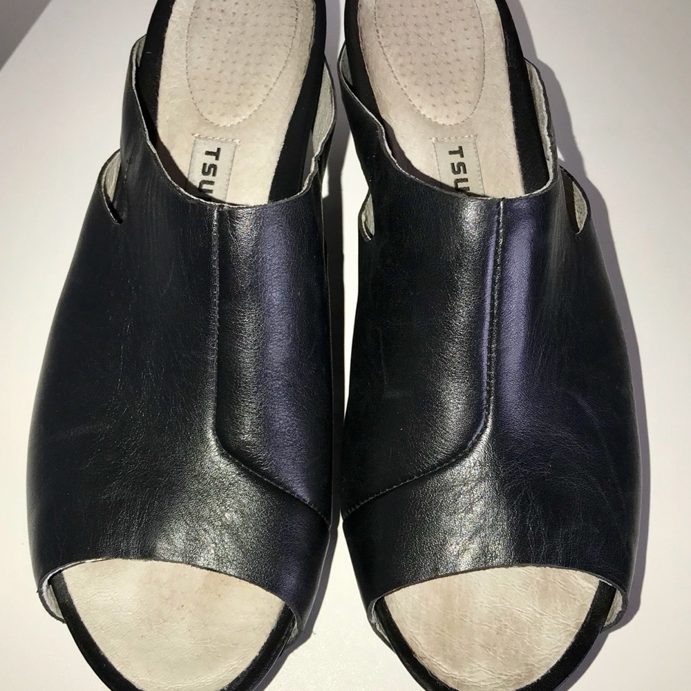 TSUBO WEDGE SANDALS Gently USED